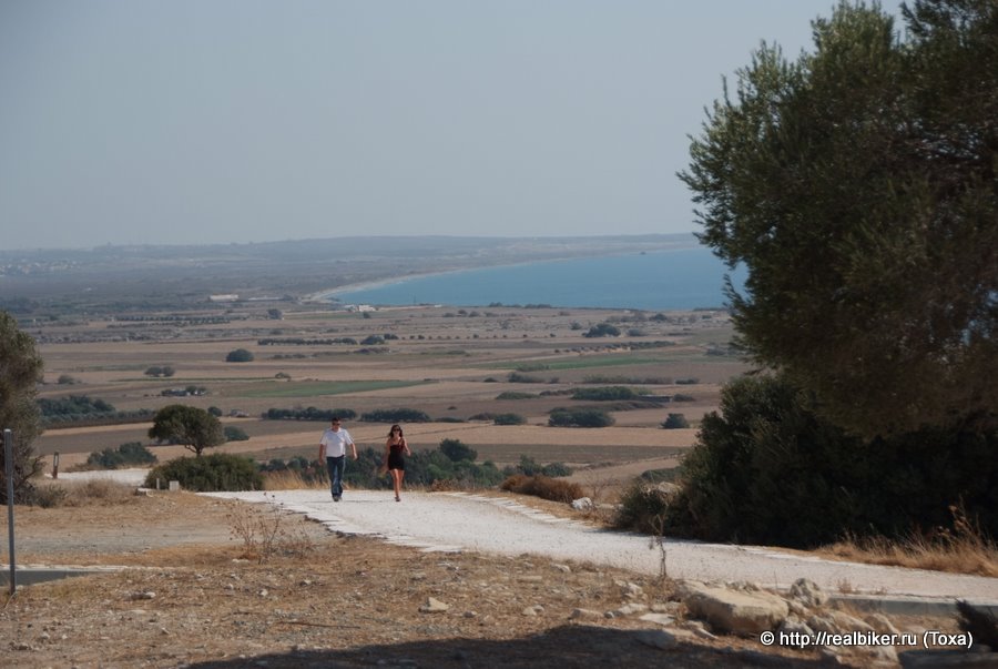   (Kourion).     (Akrotiri)